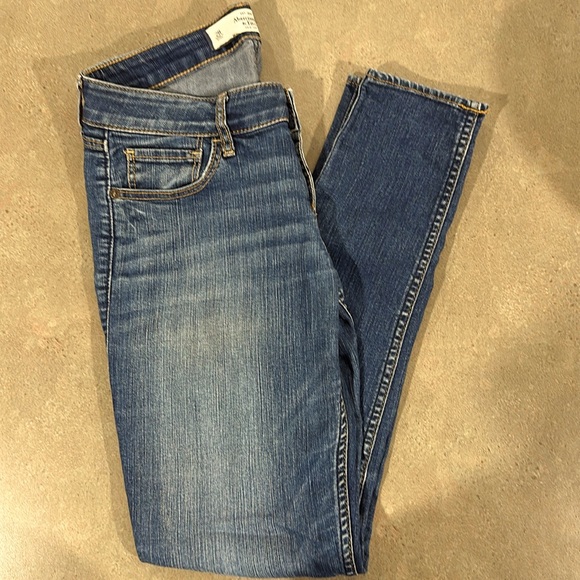 Abercrombie & Fitch Skinny Jeans Size 2R - Picture 1 of 5